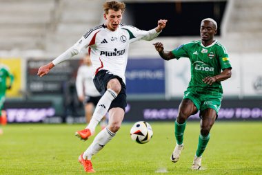 Jan Ziolkowski ve Capita Capemba, PKO BP Ekstraklasa maçında Radomiak Radom ve Legia Warszawa takımları arasında Stadion Miejski im 'de görüldü. Braci Czachorow (Maciej Rogowski)