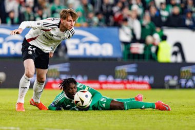 Jan Ziolkowski ve Abdoul Tapsoba, PKO BP Ekstraklasa maçında Radomiak Radom ve Legia Warszawa takımları arasında Stadion Miejski im 'de görüldü. Braci Czachorow (Maciej Rogowski)