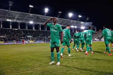 Capita Osvaldo Pedro Capemba, Stadyum 'daki Radomiak Radom ve Legia Warszawa takımları arasında oynanan PKO BP Ekstraklasa maçında gol attıktan sonra kutlama yaparken görüldü. Braci Czachorow (Maciej Rogowski)