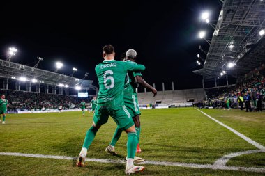 Capita Osvaldo Pedro Capemba, Bruno Jordao ve Abdoul Tapsoba, Stadion Miejski im 'deki Radomiak Radom ve Legia Warszawa takımları arasındaki PKO BP Ekstraklasa maçında gol attıktan sonra kutlama yaparken görüldü. Braci Czachorow (Maciej Rogowski)
