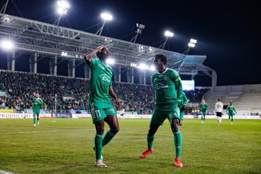 Capita Osvaldo Pedro Capemba ve Abdoul Tapsoba, Stadyum Miejski im 'de Radomiak Radom ve Legia Warszawa takımları arasında oynanan PKO BP Ekstraklasa maçında gol attıktan sonra kutlama yaparken görüldü. Braci Czachorow (Maciej Rogowski)