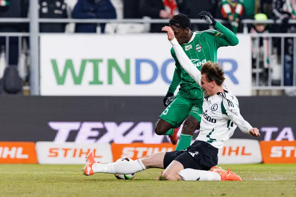 Abdoul Tapsoba ve Jan Ziolkowski, PKO BP Ekstraklasa maçında Radomiak Radom ve Legia Warszawa takımları arasında Stadion Miejski im 'de görüldü. Braci Czachorow (Maciej Rogowski)