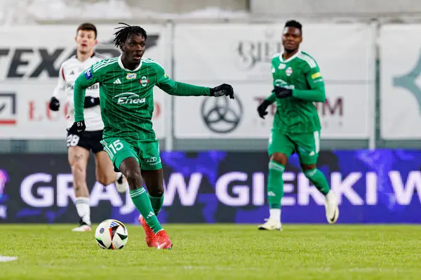 Abdoul Tapsoba, PKO BP Ekstraklasa maçında Radomiak Radom ve Legia Warszawa takımları arasında Stadion Miejski im 'de görüldü. Braci Czachorow (Maciej Rogowski)