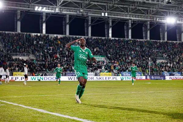 Capita Osvaldo Pedro Capemba, Stadyum 'daki Radomiak Radom ve Legia Warszawa takımları arasında oynanan PKO BP Ekstraklasa maçında gol attıktan sonra kutlama yaparken görüldü. Braci Czachorow (Maciej Rogowski)