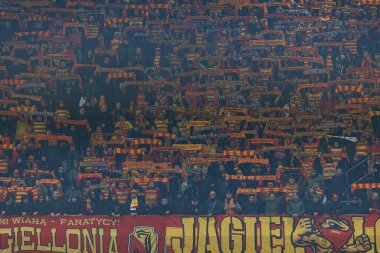 Jagiellonia taraftarları Puchar Polski maçı sırasında Stadion Miejski Legii Warszawa 'da Legia Warszawa ve Jagiellonia Bialystok takımları arasında görüldü. Jozefa Pilsudskiego (Maciej Rogowski)