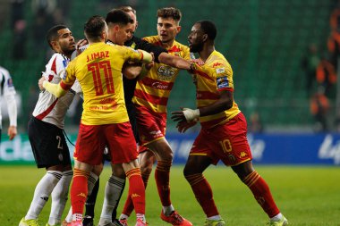 Her iki takımın oyuncuları, Stadyum Miejski Legii Warszawa 'da Legia Warszawa ve Jagiellonia Bialystok takımları arasında oynanan Puchar Polski maçı sırasında görüldü. Jozefa Pilsudskiego (Maciej Rogowski)