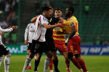 Her iki takımın oyuncuları, Stadyum Miejski Legii Warszawa 'da Legia Warszawa ve Jagiellonia Bialystok takımları arasında oynanan Puchar Polski maçı sırasında görüldü. Jozefa Pilsudskiego (Maciej Rogowski)