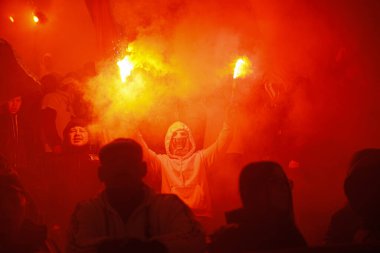 Legia taraftarları Puchar Polski maçı sırasında Stadyum Miejski Legii Warszawa 'da Legia Warszawa ve Jagiellonia Bialystok takımları arasında görüldü. Jozefa Pilsudskiego (Maciej Rogowski)