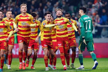 Jagiellonia oyuncuları, Puchar Polski maçında Stadion Miejski Legii Warszawa 'da Legia Warszawa ve Jagiellonia Bialystok takımları arasında Jaroslaw Kubicki' den gol üstüne gol atarken görüldü. Jozefa Pilsudskiego (Maciej Rogowski)