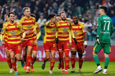 Jagiellonia oyuncuları, Puchar Polski maçında Stadion Miejski Legii Warszawa 'da Legia Warszawa ve Jagiellonia Bialystok takımları arasında Jaroslaw Kubicki' den gol üstüne gol atarken görüldü. Jozefa Pilsudskiego (Maciej Rogowski)