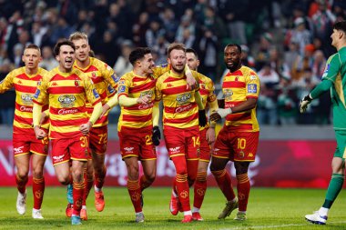 Jagiellonia oyuncuları, Puchar Polski maçında Stadion Miejski Legii Warszawa 'da Legia Warszawa ve Jagiellonia Bialystok takımları arasında Jaroslaw Kubicki' den gol üstüne gol atarken görüldü. Jozefa Pilsudskiego (Maciej Rogowski)