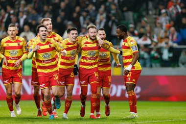 Jagiellonia oyuncuları, Puchar Polski maçında Stadion Miejski Legii Warszawa 'da Legia Warszawa ve Jagiellonia Bialystok takımları arasında Jaroslaw Kubicki' den gol üstüne gol atarken görüldü. Jozefa Pilsudskiego (Maciej Rogowski)