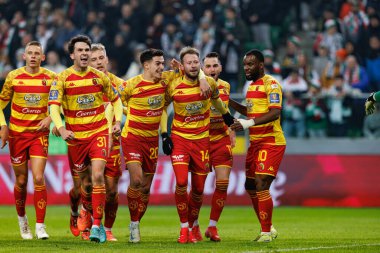 Jagiellonia oyuncuları, Puchar Polski maçında Stadion Miejski Legii Warszawa 'da Legia Warszawa ve Jagiellonia Bialystok takımları arasında Jaroslaw Kubicki' den gol üstüne gol atarken görüldü. Jozefa Pilsudskiego (Maciej Rogowski)