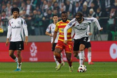 Afimico Pululu ve Steven Kapuadi, Puchar Polski maçında Stadion Miejski Legii Warszawa 'daki Legia Warszawa ve Jagiellonia Bialystok takımları arasında görüldü. Jozefa Pilsudskiego (Maciej Rogowski)