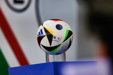 Stadion Miejski Legii Warszawa 'da Legia Warszawa ve Jagiellonia Bialystok takımları arasında oynanan Puchar Polski maçında resmi top görüldü. Jozefa Pilsudskiego (Maciej Rogowski)