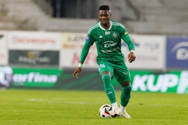 Steven Kingue, PKO BP Ekstraklasa maçında Radomiak Radom ve Widzew Lodz takımları arasında Stadion Miejski im 'de görüldü. Braci Czachorow (Maciej Rogowski)