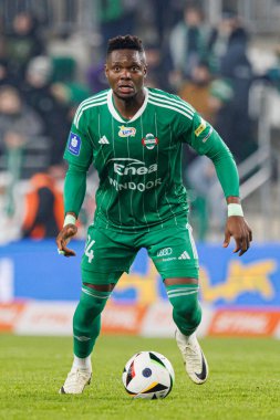 Steven Kingue, PKO BP Ekstraklasa maçında Radomiak Radom ve Widzew Lodz takımları arasında Stadion Miejski im 'de görüldü. Braci Czachorow (Maciej Rogowski)