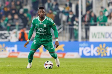 Steven Kingue, PKO BP Ekstraklasa maçında Radomiak Radom ve Widzew Lodz takımları arasında Stadion Miejski im 'de görüldü. Braci Czachorow (Maciej Rogowski)