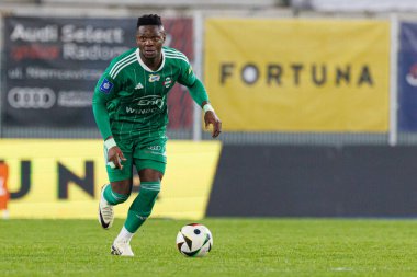 Steven Kingue, PKO BP Ekstraklasa maçında Radomiak Radom ve Widzew Lodz takımları arasında Stadion Miejski im 'de görüldü. Braci Czachorow (Maciej Rogowski)