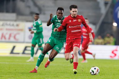 Zie Ouattara ve Jakub Lukowski, PKO BP Ekstraklasa maçında Radomiak Radom ve Widzew Lodz takımları arasında Stadion Miejski im 'de görüldü. Braci Czachorow (Maciej Rogowski)