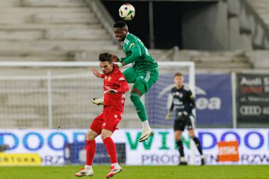 Lubomir Tupta ve Steven Kingue, PKO BP Ekstraklasa maçında Radomiak Radom ve Widzew Lodz takımları arasında Stadion Miejski im 'de görüldüler. Braci Czachorow (Maciej Rogowski)