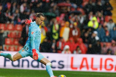 Orjan Nyland, Estadio de Vallecas 'ta Rayo Vallecano ve Sevilla FC takımları arasında oynanan LaLiga EA SPORTS maçı sırasında görüldü (Maciej Rogowski)