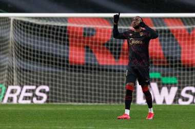 Dodi Lukebakio, Estadio de Vallecas 'taki Rayo Vallecano ve Sevilla FC takımları arasında oynanan LaLiga EA SPORTS maçında gol attıktan sonra kutlama yaparken görüldü (Maciej Rogowski)