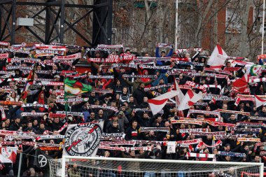 Rayo taraftarları, Rayo Vallecano ve Sevilla FC takımları arasında LaLiga EA SPORTS maçı sırasında Estadio de Vallecas 'ta (Maciej Rogowski)