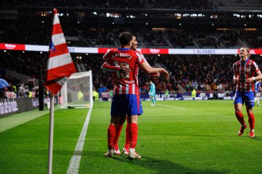 Julian Alvarez ve Angel Correa, Estadio Civitas Metropolitano 'daki Atletico de Madrid ve Athletic Club takımları arasında oynanan LaLiga EA Spor maçında gol attıktan sonra kutlama yaparken görüldü (Maciej Rogowski))
