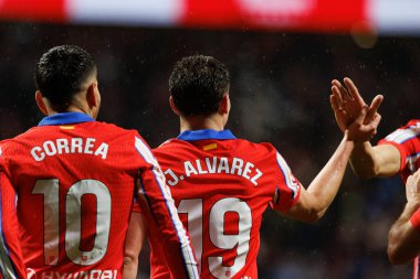 Julian Alvarez, LaLiga EA SPORTS maçında Estadio Civitas Metropolitano 'daki Atletico de Madrid ve Athletic Club takımları arasında gol attıktan sonra kutlama yaparken görüldü (Maciej Rogowski)