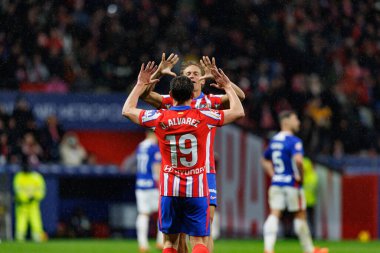 Julian Alvarez, LaLiga EA SPORTS maçında Estadio Civitas Metropolitano 'daki Atletico de Madrid ve Athletic Club takımları arasında gol attıktan sonra kutlama yaparken görüldü (Maciej Rogowski)