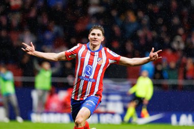 Julian Alvarez, LaLiga EA SPORTS maçında Estadio Civitas Metropolitano 'daki Atletico de Madrid ve Athletic Club takımları arasında gol attıktan sonra kutlama yaparken görüldü (Maciej Rogowski)