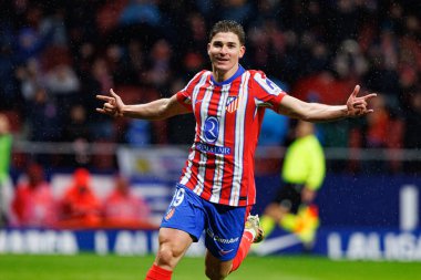 Julian Alvarez, LaLiga EA SPORTS maçında Estadio Civitas Metropolitano 'daki Atletico de Madrid ve Athletic Club takımları arasında gol attıktan sonra kutlama yaparken görüldü (Maciej Rogowski)