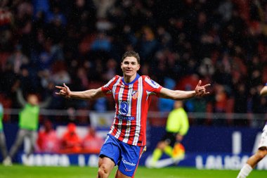 Julian Alvarez, LaLiga EA SPORTS maçında Estadio Civitas Metropolitano 'daki Atletico de Madrid ve Athletic Club takımları arasında gol attıktan sonra kutlama yaparken görüldü (Maciej Rogowski)