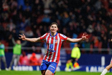 Julian Alvarez, LaLiga EA SPORTS maçında Estadio Civitas Metropolitano 'daki Atletico de Madrid ve Athletic Club takımları arasında gol attıktan sonra kutlama yaparken görüldü (Maciej Rogowski)