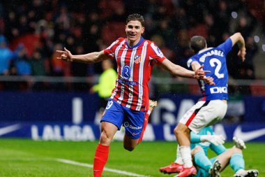 Julian Alvarez, LaLiga EA SPORTS maçında Estadio Civitas Metropolitano 'daki Atletico de Madrid ve Athletic Club takımları arasında gol attıktan sonra kutlama yaparken görüldü (Maciej Rogowski)