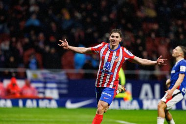 Julian Alvarez, LaLiga EA SPORTS maçında Estadio Civitas Metropolitano 'daki Atletico de Madrid ve Athletic Club takımları arasında gol attıktan sonra kutlama yaparken görüldü (Maciej Rogowski)