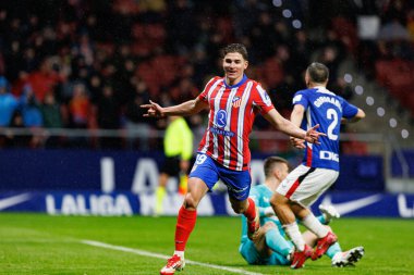 Julian Alvarez, LaLiga EA SPORTS maçında Estadio Civitas Metropolitano 'daki Atletico de Madrid ve Athletic Club takımları arasında gol attıktan sonra kutlama yaparken görüldü (Maciej Rogowski)