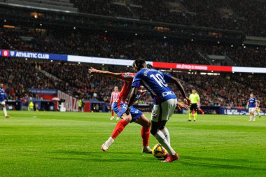 Robin Le Normand ve Nicolas Williams, LaLiga EA SPORTS maçı sırasında Estadio Civitas Metropolitano 'daki Atletico de Madrid ve Athletic Club takımları arasında görüldü (Maciej Rogowski)