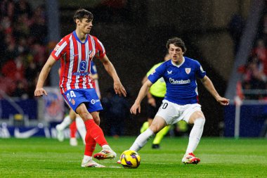 Robin Le Normand ve Unai Gomez, LaLiga EA SPORTS maçı sırasında Estadio Civitas Metropolitano 'daki Atletico de Madrid ve Athletic Club takımları arasında görüldü (Maciej Rogowski)