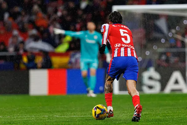 Rodrigo De Paul, Atletico de Madrid takımları ile Estadio Civitas Metropolitano 'daki (Maciej Rogowski) Athletic Club takımları arasında oynanan LaLiga EA SPORTS maçı sırasında görüldü.)
