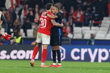 Nicolas Otamendi ve Raphinha, SL Benfica ve FC Barcelona (Maciej Rogowski) takımları arasında oynanan 16.