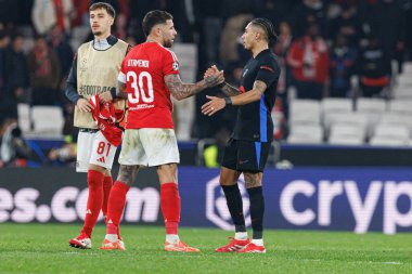 Nicolas Otamendi ve Raphinha, SL Benfica ve FC Barcelona (Maciej Rogowski) takımları arasında oynanan 16.