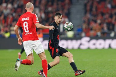 Pedri, SL Benfica ve FC Barcelona (Maciej Rogowski) takımları arasında oynanan 16 maçlık UEFA Şampiyonlar Ligi karşılaşmasında görüldü.