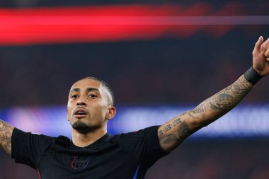 Raphinha, SL Benfica ve FC Barcelona (Maciej Rogowski) takımları arasında oynanan 16 maçlık UEFA Şampiyonlar Ligi karşılaşmasında attığı golü kutlarken görülüyor.