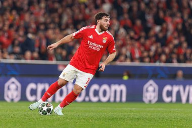 Orkun Kokcu, SL Benfica ve FC Barcelona (Maciej Rogowski) takımları arasında oynanan 16 maçlık UEFA Şampiyonlar Ligi Raundu sırasında görüldü.