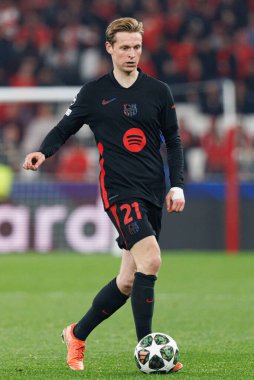 Fransız De Jong, SL Benfica ve FC Barcelona (Maciej Rogowski) takımları arasında oynanan 16 maçlık UEFA Şampiyonlar Ligi karşılaşmasında görüldü.