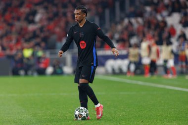 Alejandro Balde, SL Benfica ve FC Barcelona (Maciej Rogowski) takımları arasında oynanan 16 maçlık UEFA Şampiyonlar Ligi karşılaşmasında görüldü.