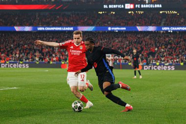 Kerem Akturkoglu ve Alejandro Balde, SL Benfica ve FC Barcelona (Maciej Rogowski) takımları arasında oynanan 16.