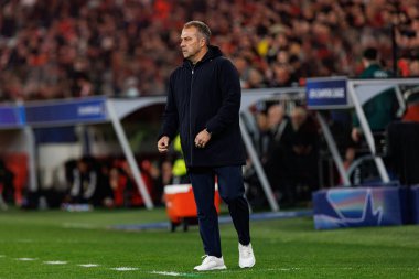 Hansi Dieter Flick, SL Benfica ve FC Barcelona (Maciej Rogowski) takımları arasında oynanan 16 maçlık UEFA Şampiyonlar Ligi karşılaşmasında görüldü.